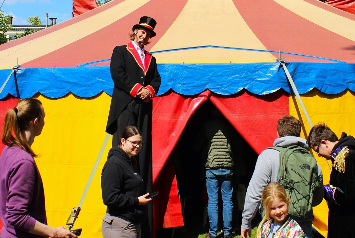 Circus 1.jpg
